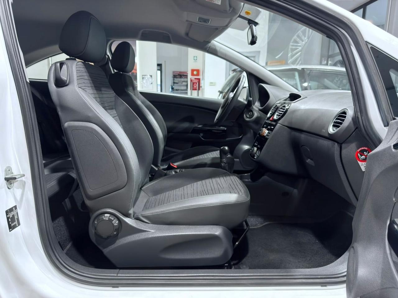 OPEL CORSA 1.2 86cv 110.000km 2014 NEOPATENTATI