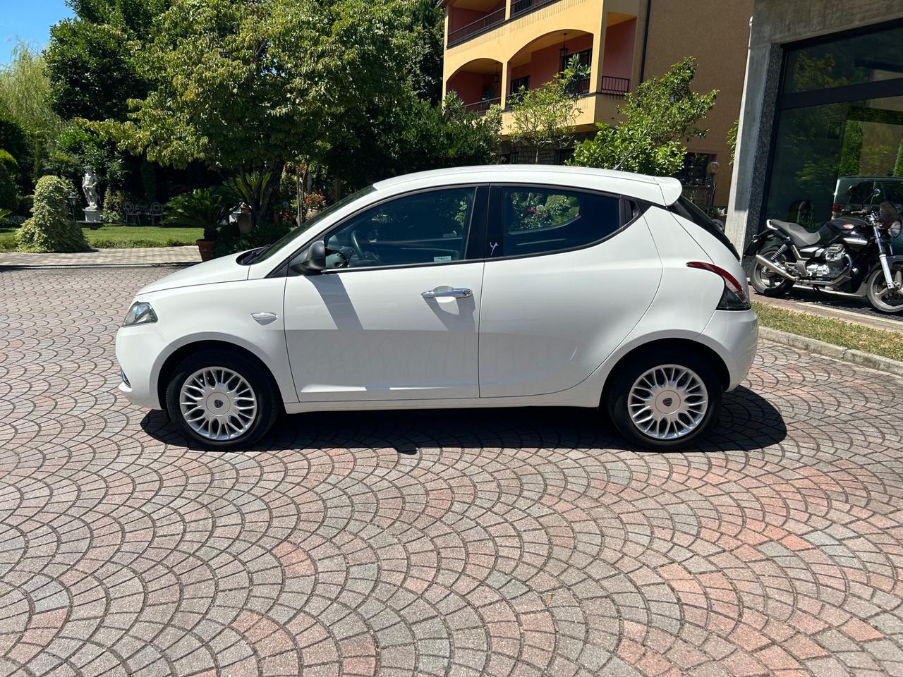 Lancia Ypsilon 1.2 69 CV 5 porte Silver