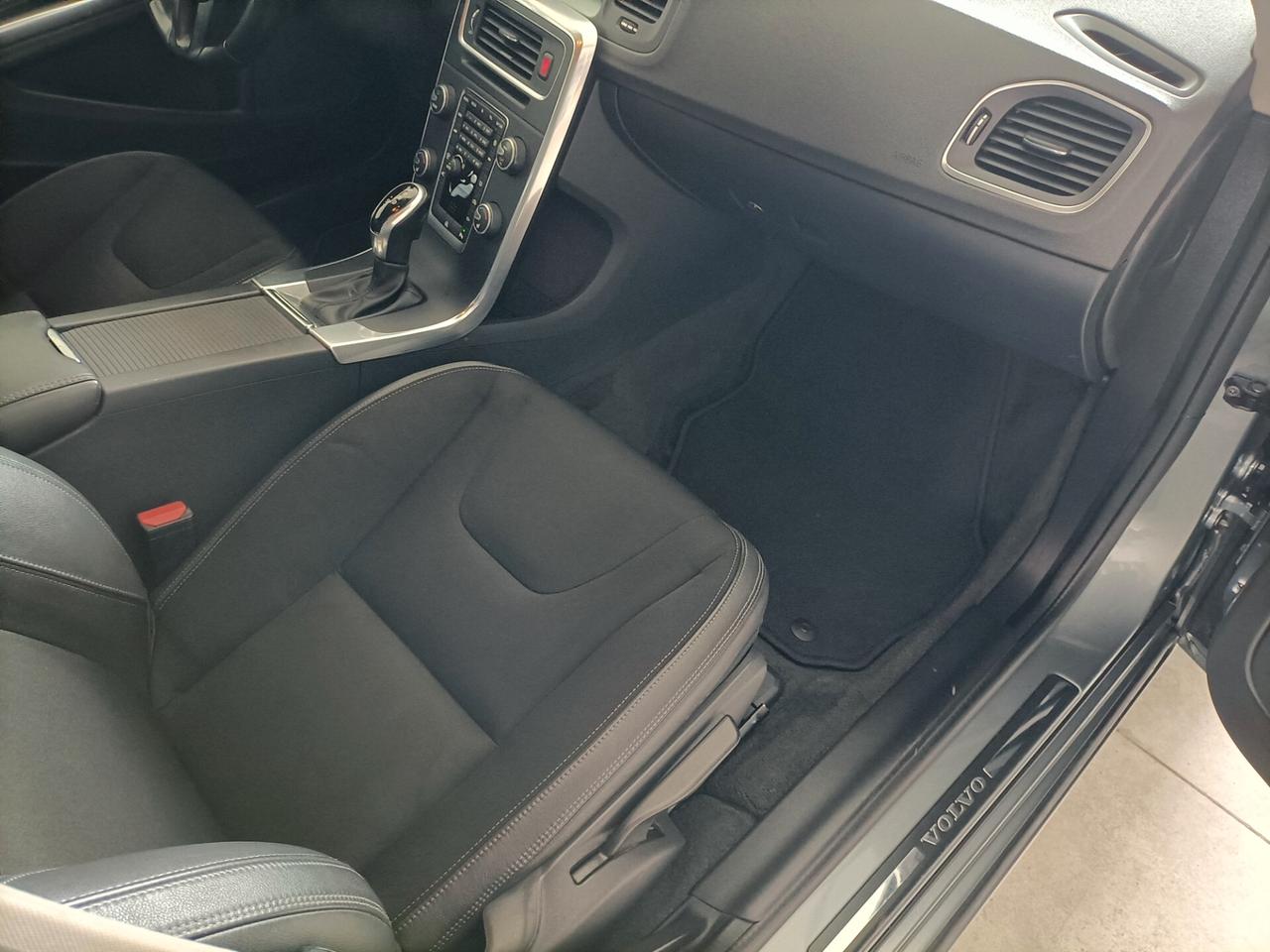 Volvo V60 2.0 D3 150 CV Geartronic R-design - 06/2016