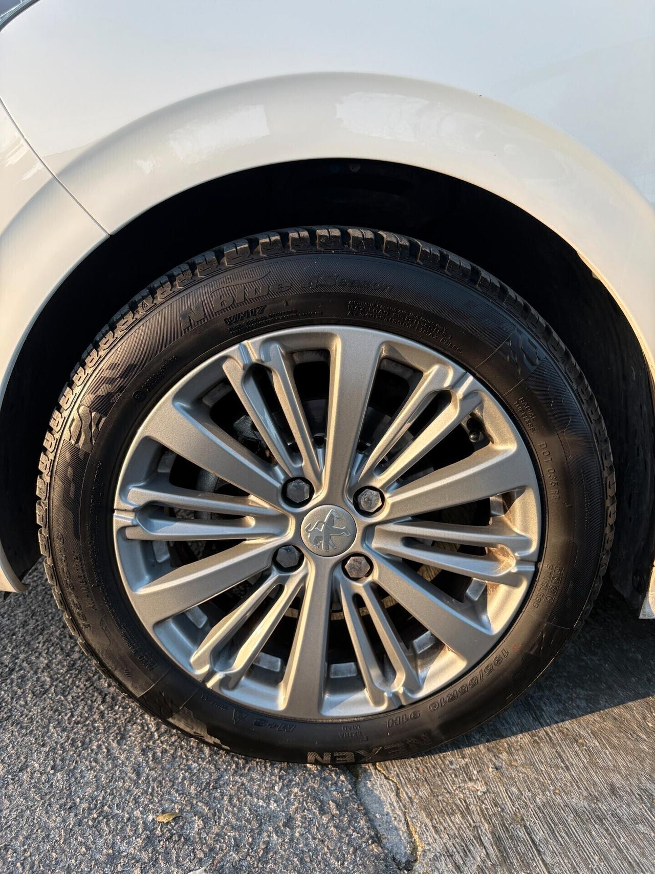 Peugeot 208 Allure