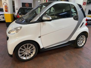 Smart ForTwo 1000 52 kW MHD coupé pure