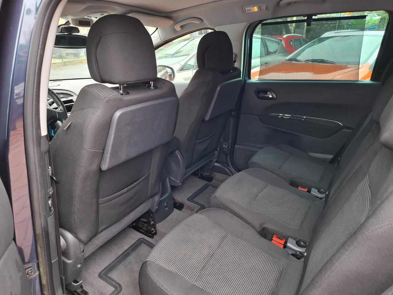 Peugeot 5008 1.6 e-HDi 112CV Stop&Start cambio robotizzato Tecno