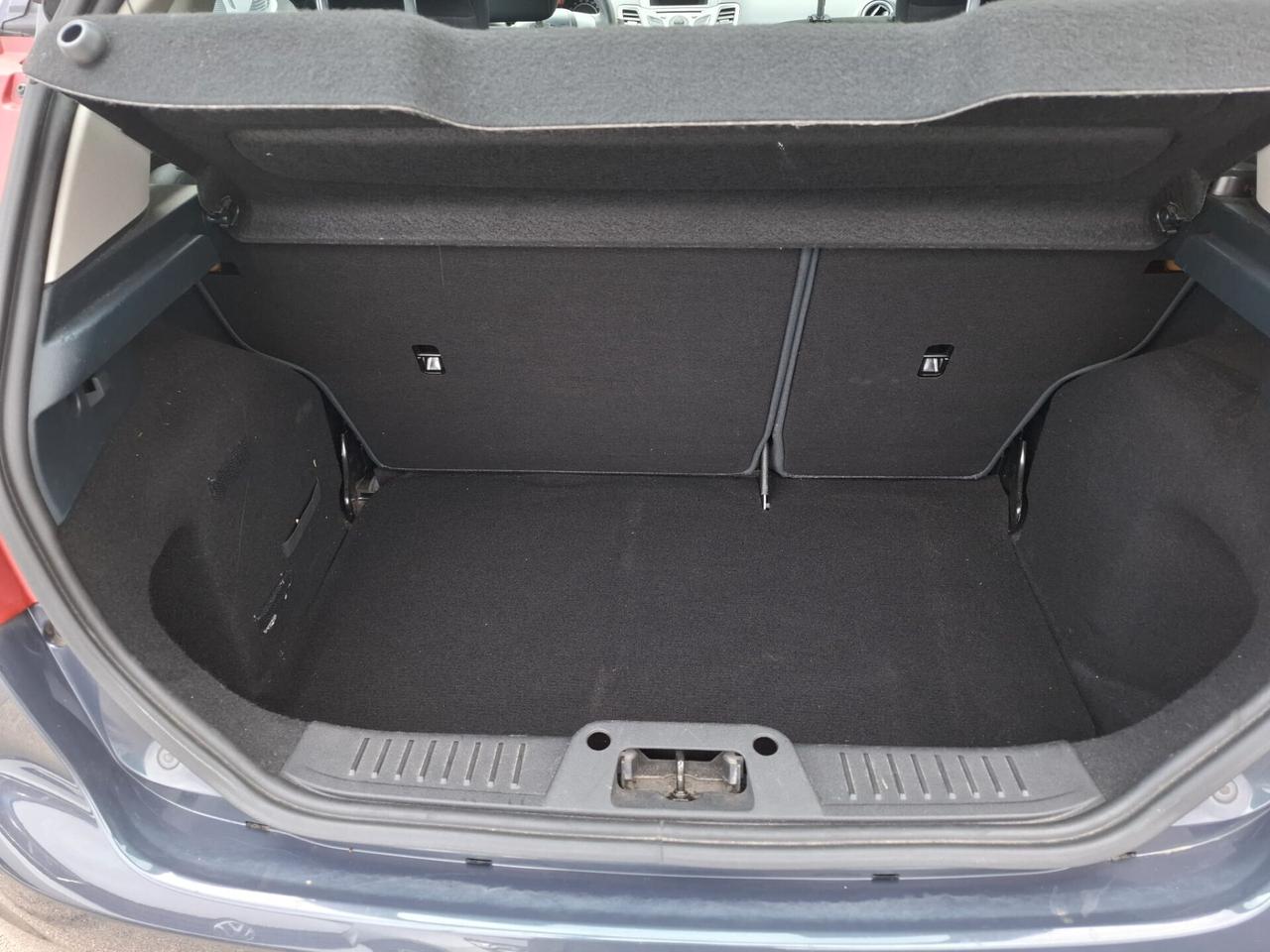 Ford Fiesta TITANIUM 1.4 TDCi 70CV 5 porte
