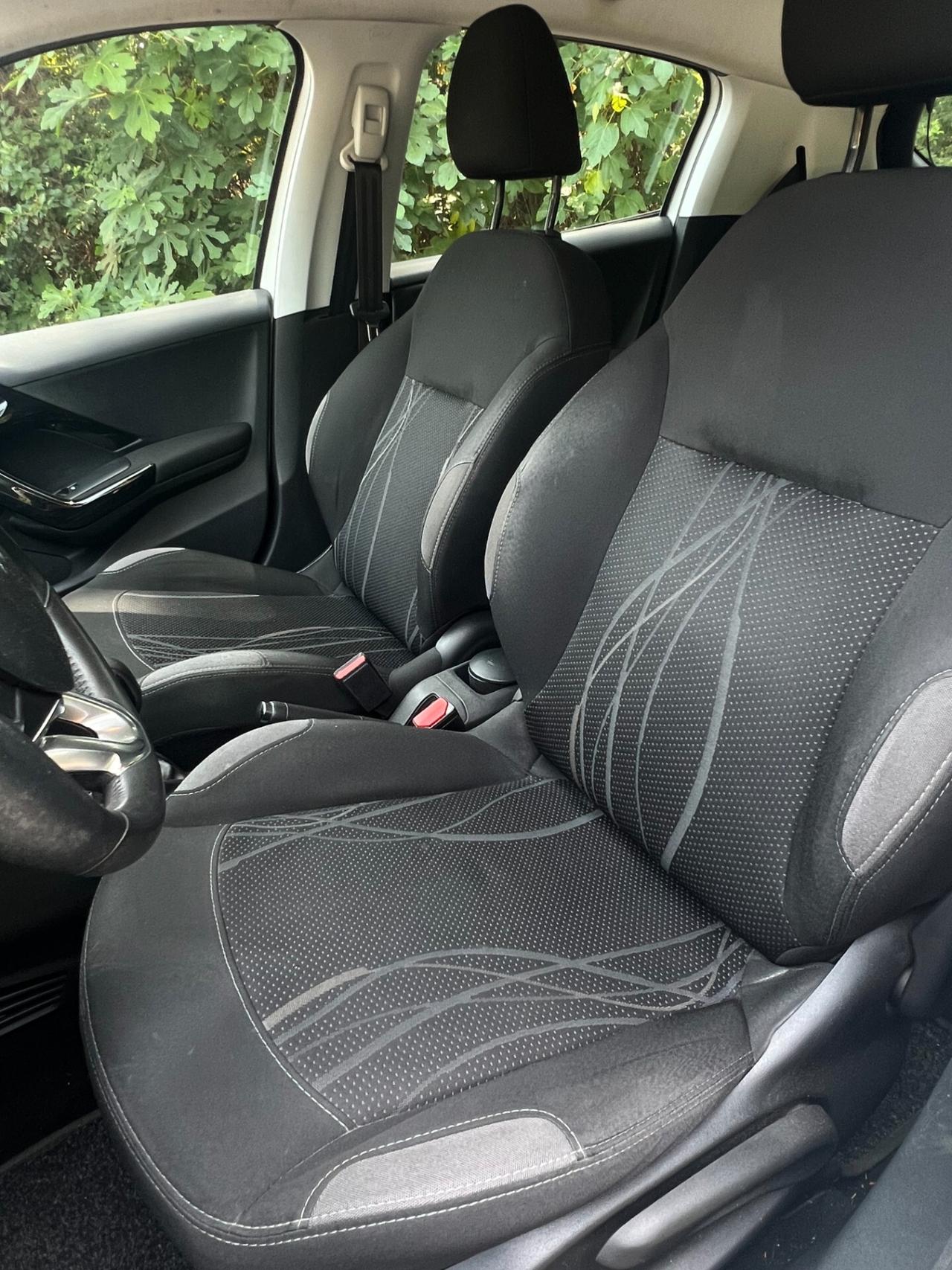 Peugeot 208 1.4 HDi 68 CV 5 porte Allure