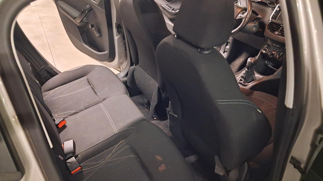 Peugeot 208 1.4 HDi 68 CV 5 porte Allure