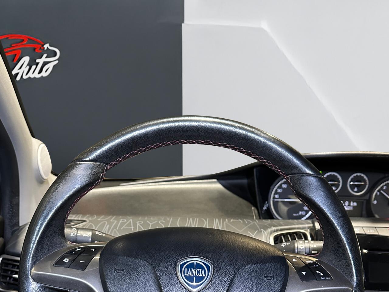 Lancia Ypsilon 0.9 TwinAir 85 CV 5 porte Metano Ecochic ELEFANTINO