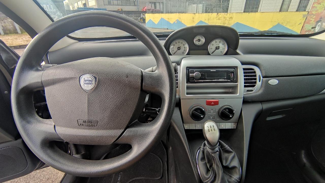 Lancia Ypsilon 1.2 bz 69CV NEOPATENTATAI - 2011