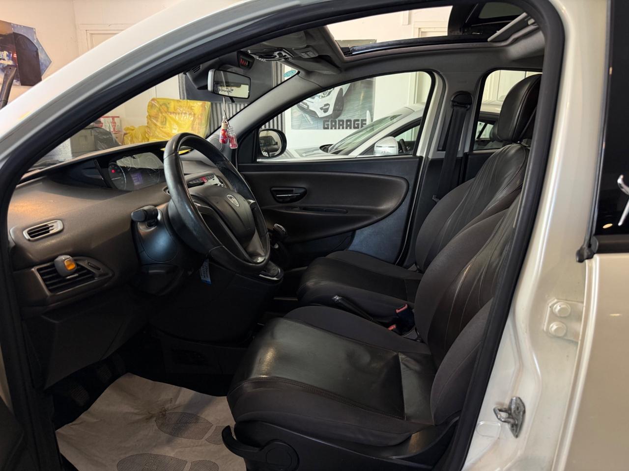 Lancia Ypsilon 0.9 BENZINA NEOPATENTATI