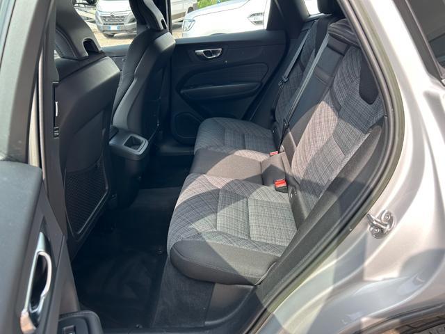 VOLVO XC60 B4 (d) AWD automatico MOMENTUM