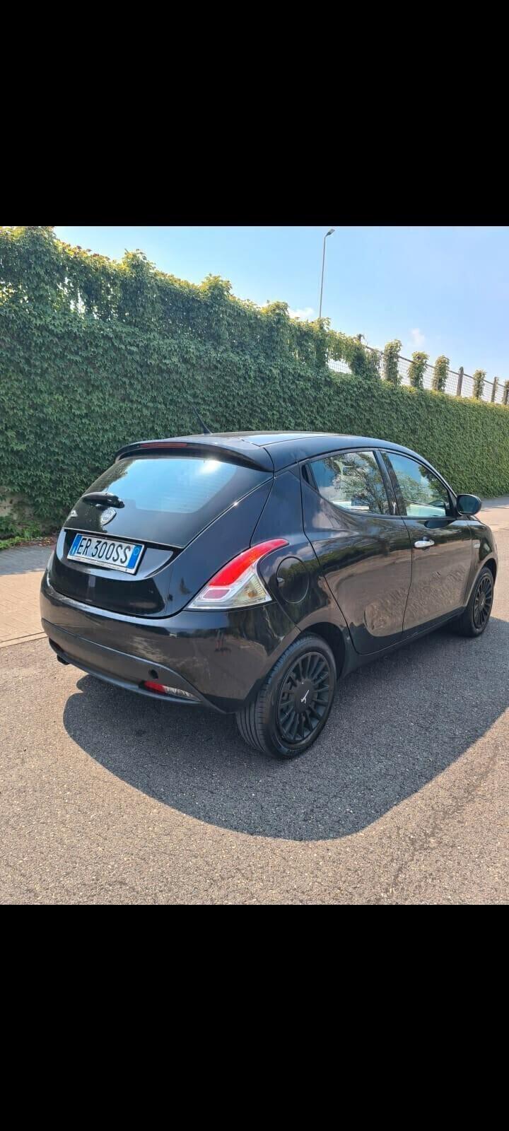 Lancia Ypsilon 1.2 69 CV 5 porte S&S Silver