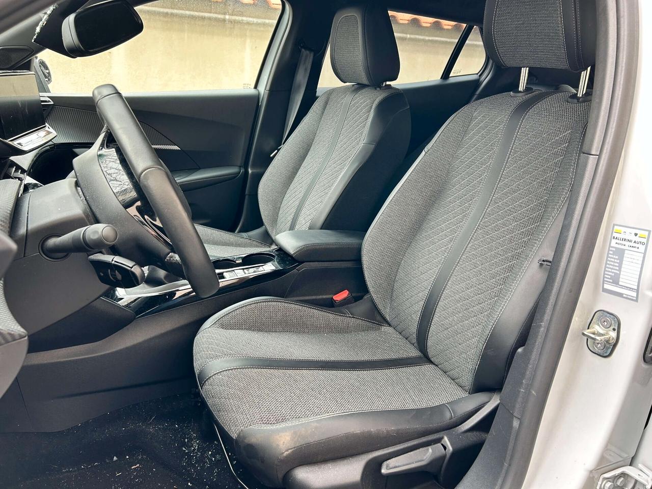 PEUGEOT 2008 1.2 Benzina 100CV - 2023 Incidentata