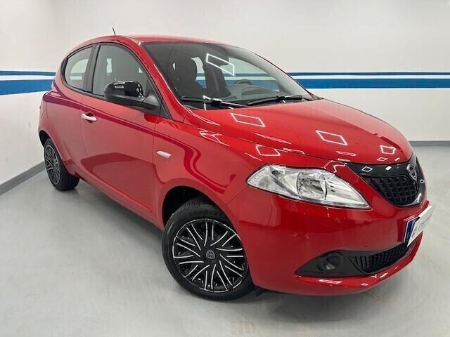 Lancia Ypsilon 1.0 FireFly 5 porte S&S Hybrid Ecochic Silver