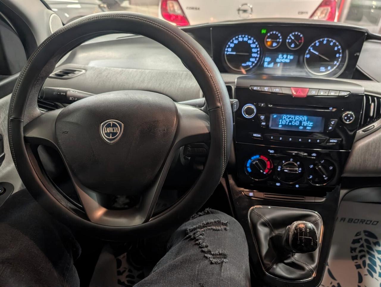 Lancia Ypsilon 0.9 TwinAir 85 CV 5 porte Metano Ecochic Silver