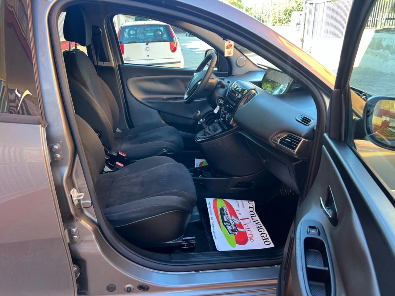 Lancia Ypsilon 1.2 69 CV 5 porte GPL Ecochic Silver
