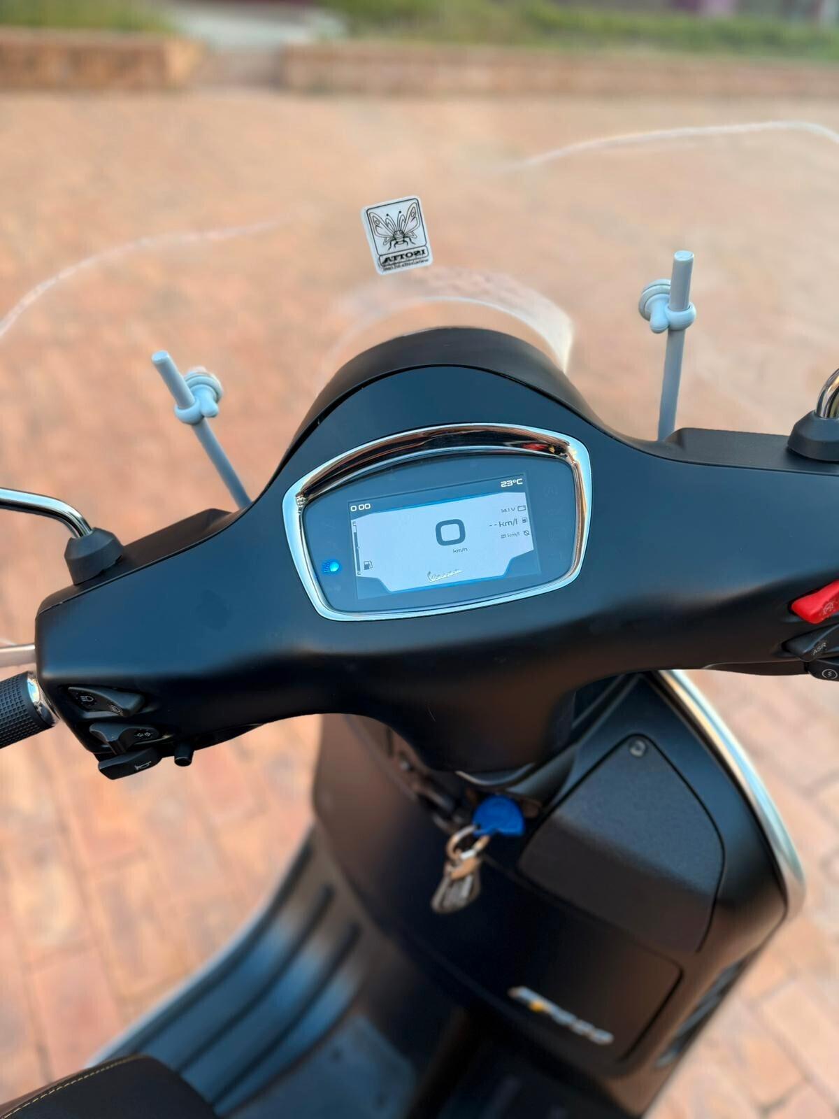 Piaggio Vespa 300 GTS hpe SUPER SPORT pari a nuovo