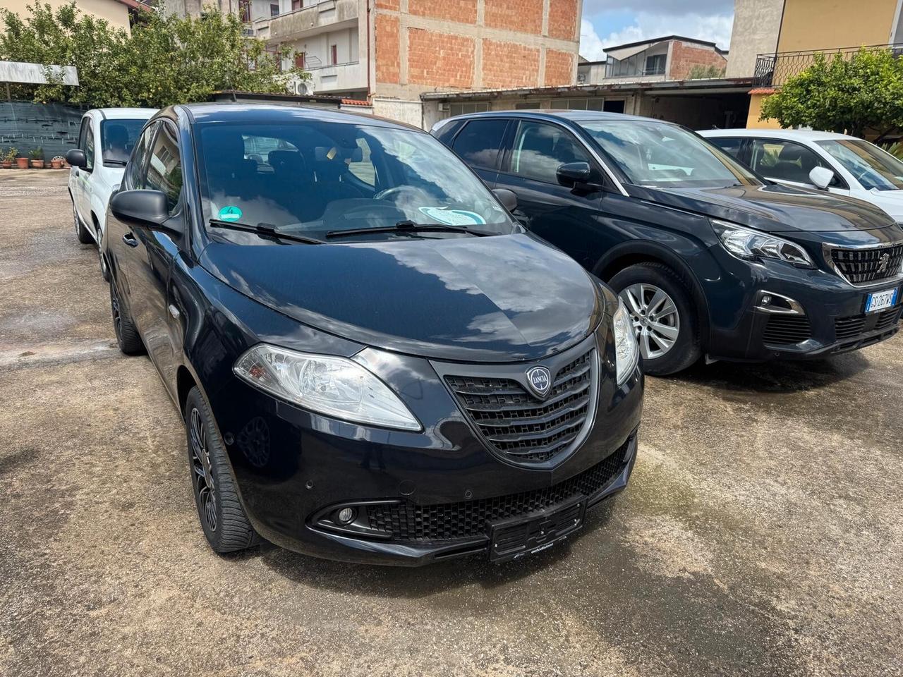 Lancia Ypsilon 1.2 69 CV Unyca MOMO DESIGN