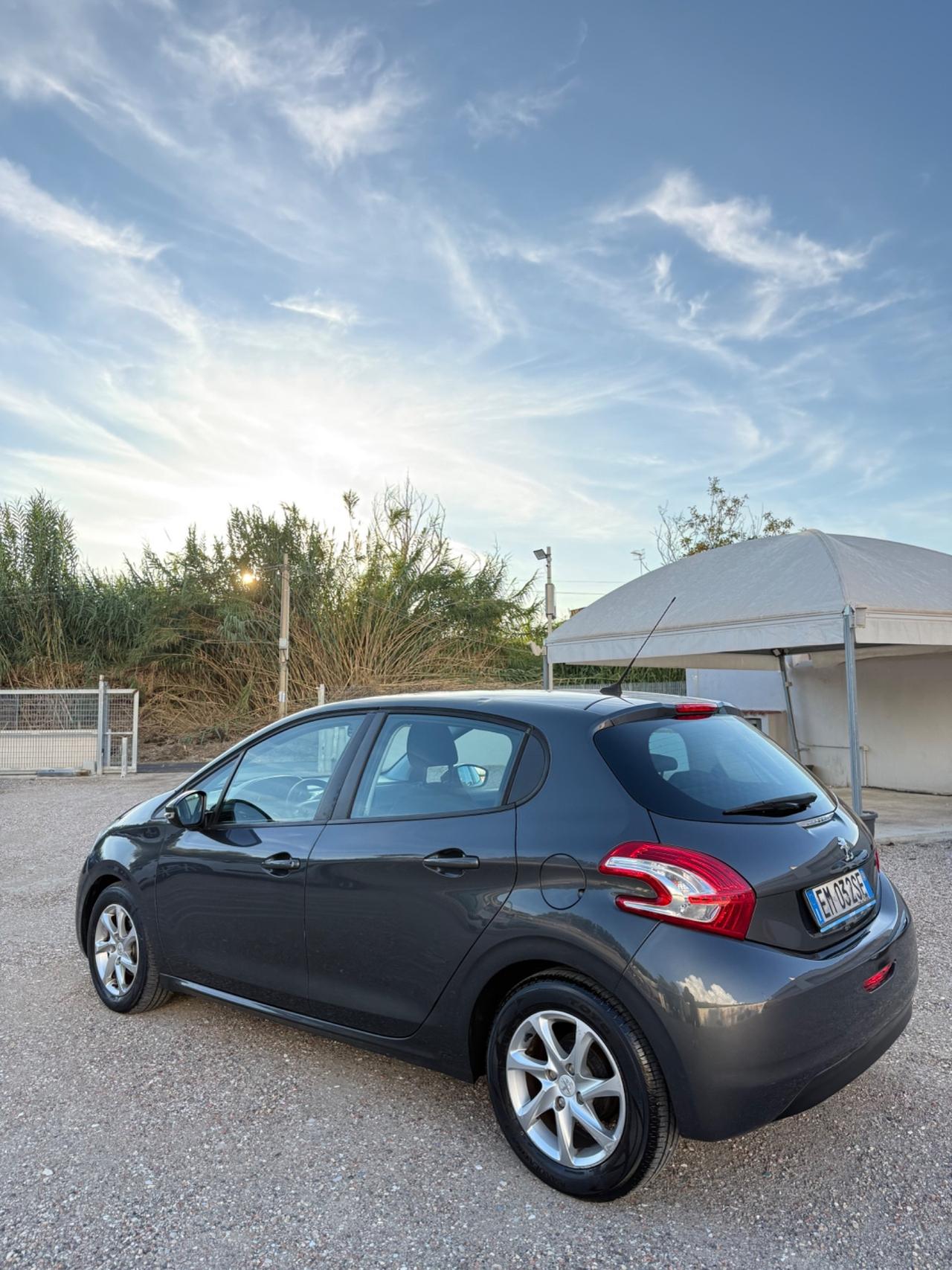 Peugeot 208 1.4 HDi 68 CV 5 porte Allure