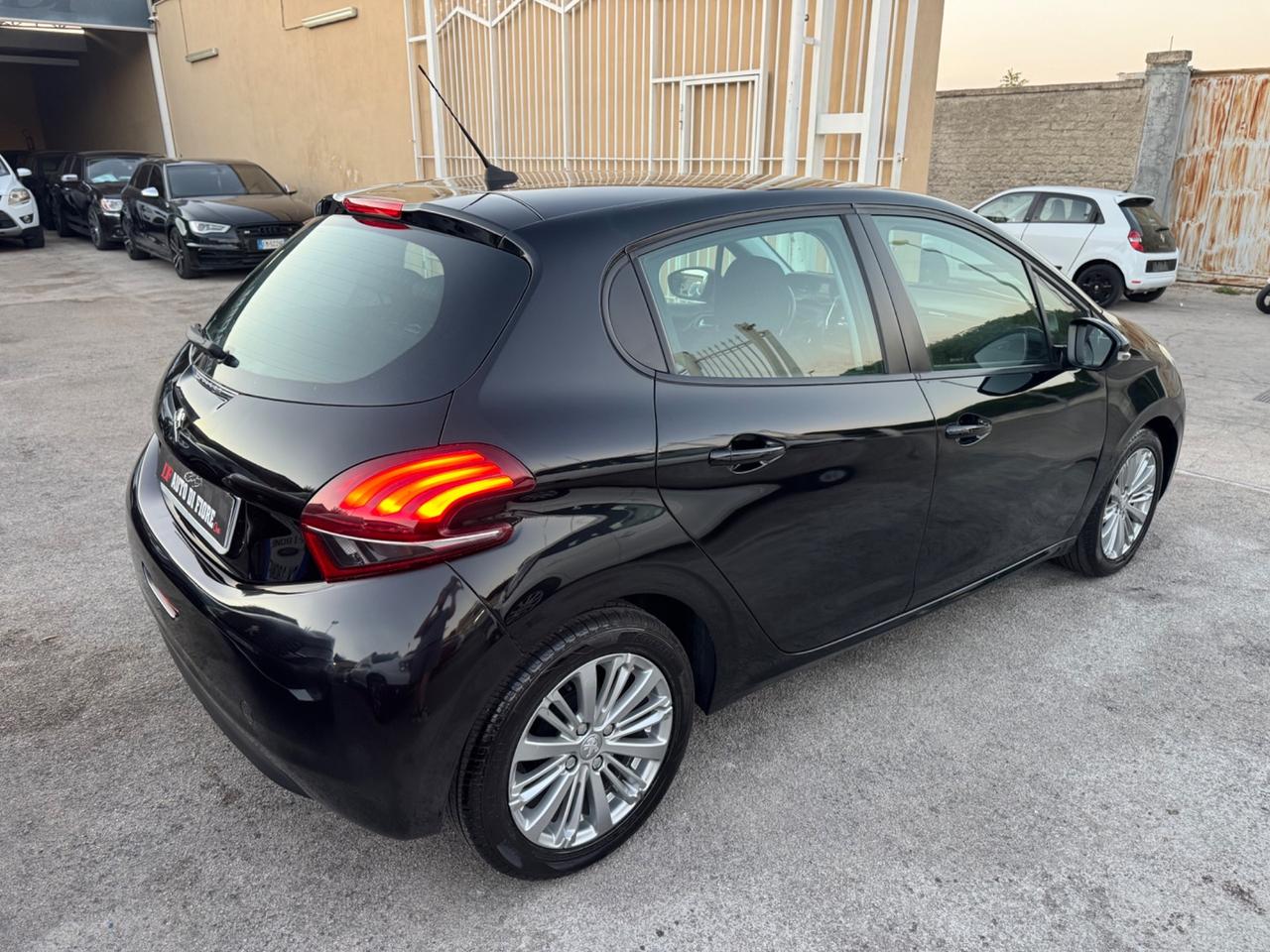 Peugeot 208 1.2 allure 82 5 porte FINANZIABILE