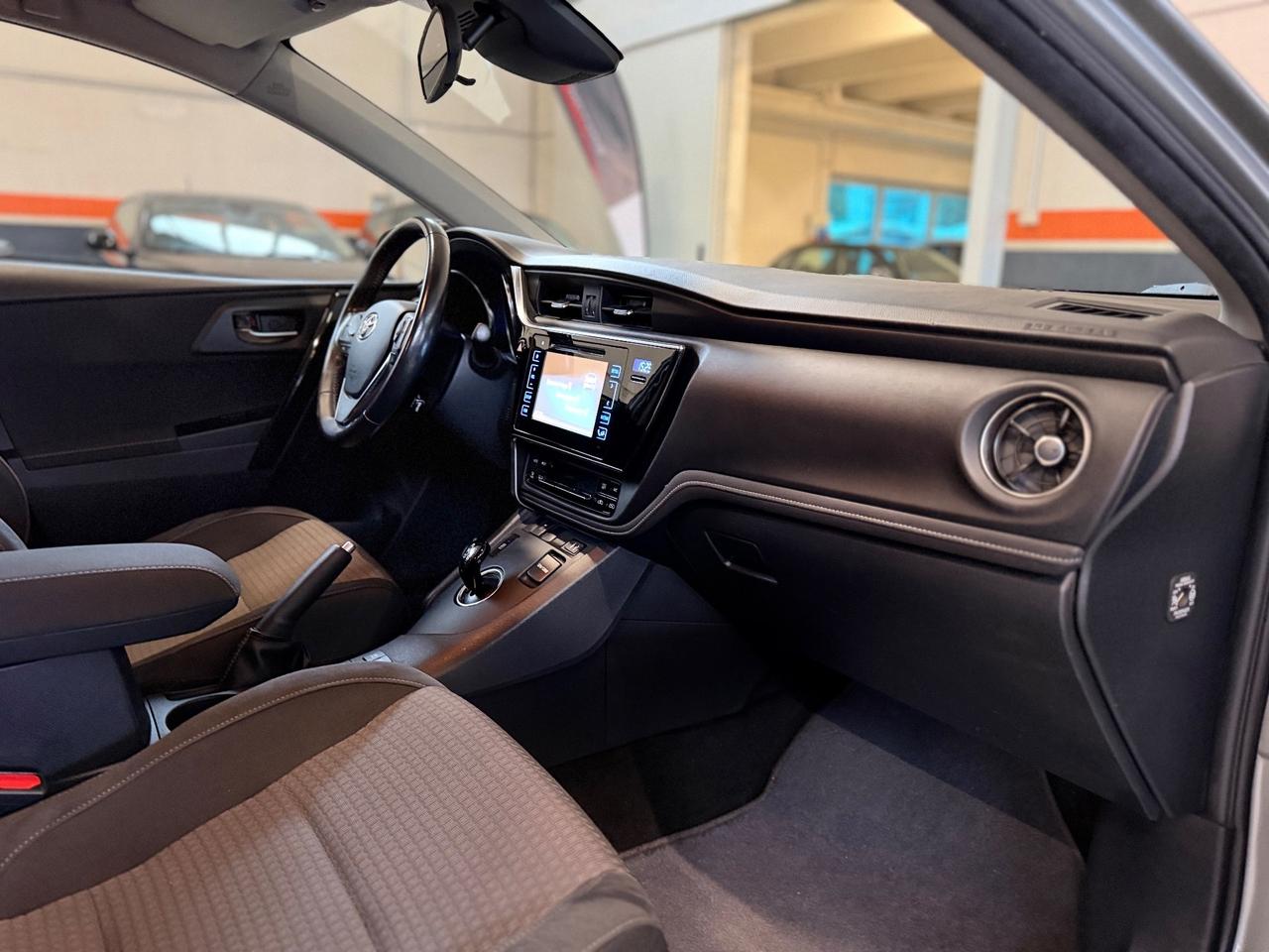 Toyota Auris 1.8 Hybrid Black Edition AUTOMATICA NEOPATENTATI