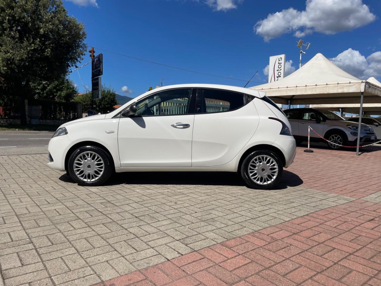 Lancia Ypsilon 1.2 69 CV 5 porte Silver