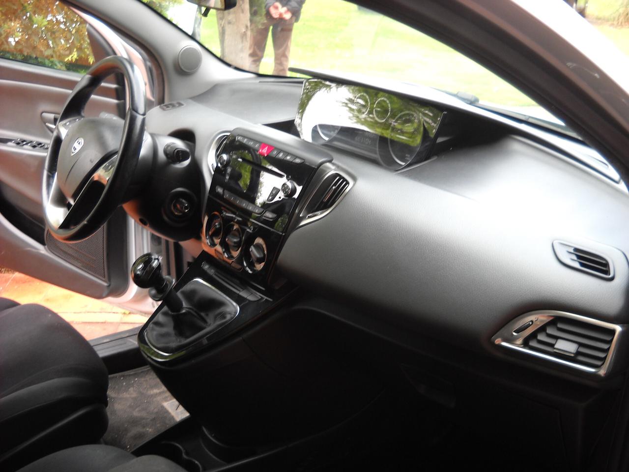 Lancia Ypsilon 0.9 TwinAir 85 CV 5 porte S&S Gold
