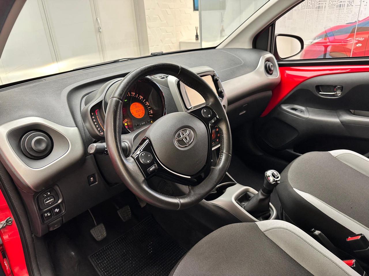 Toyota Aygo 5p 1.0 x-play my15
