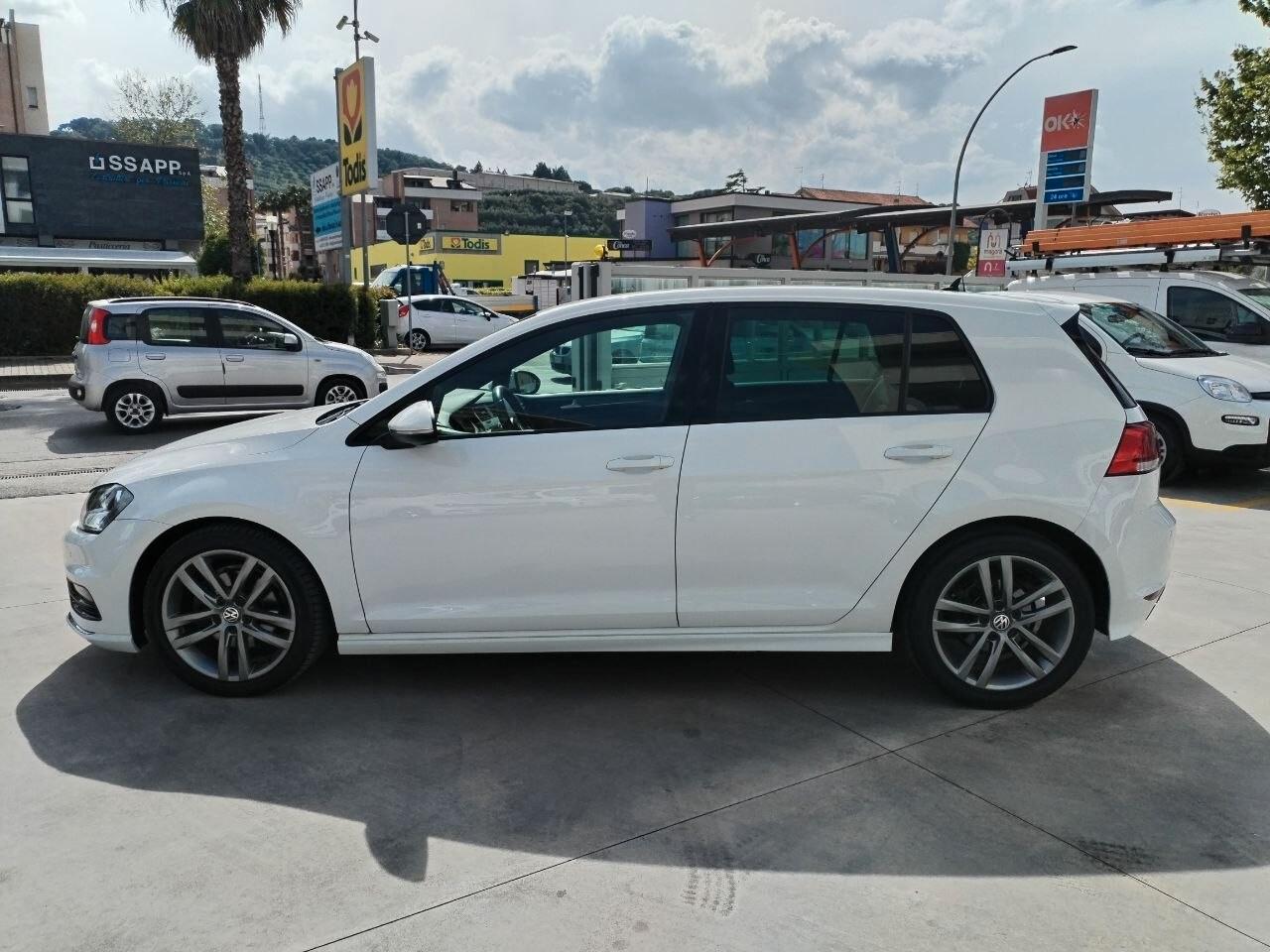 Volkswagen Golf 1.6 TDI 110 CV 5p. R-Line -App Connect-