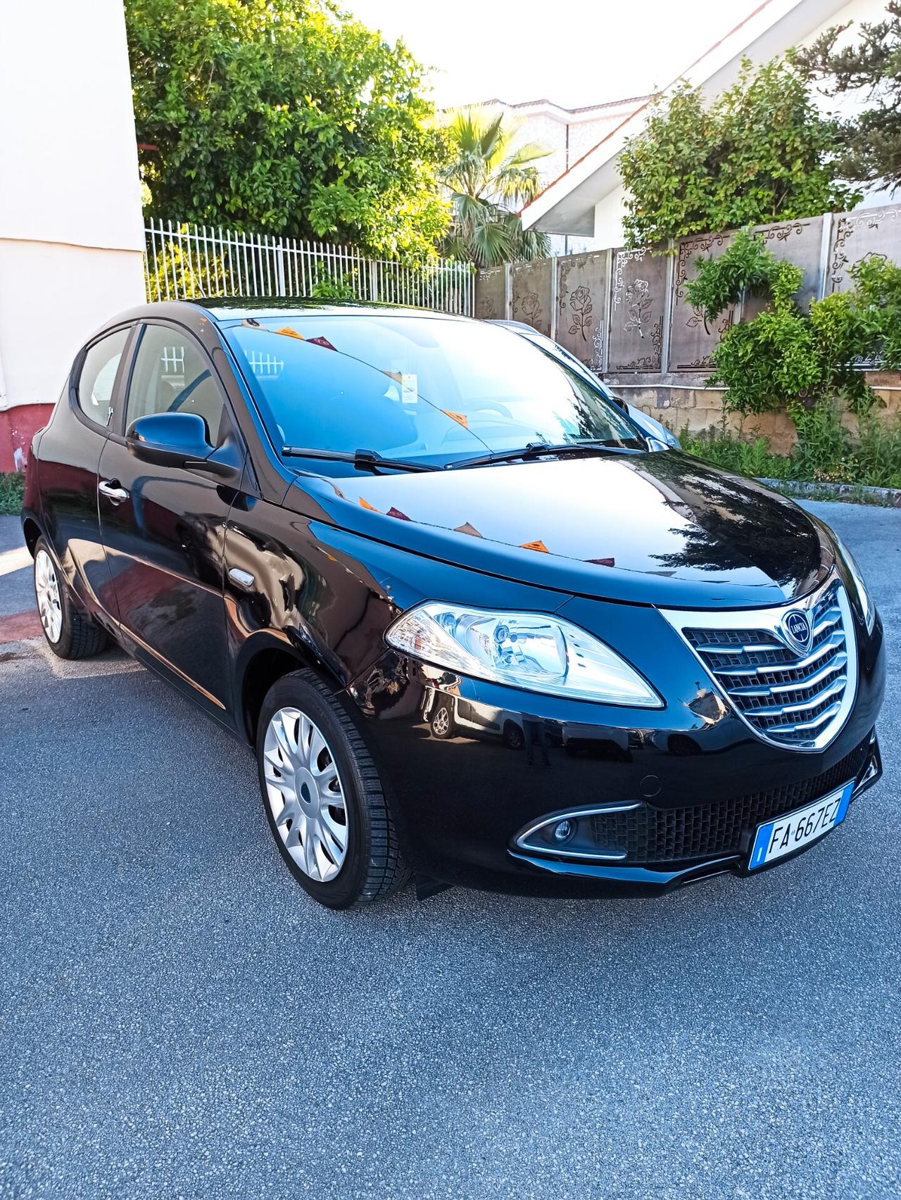 Lancia Ypsilon 1.2 69 CV 5 porte Gold Impeccabile!!!!!