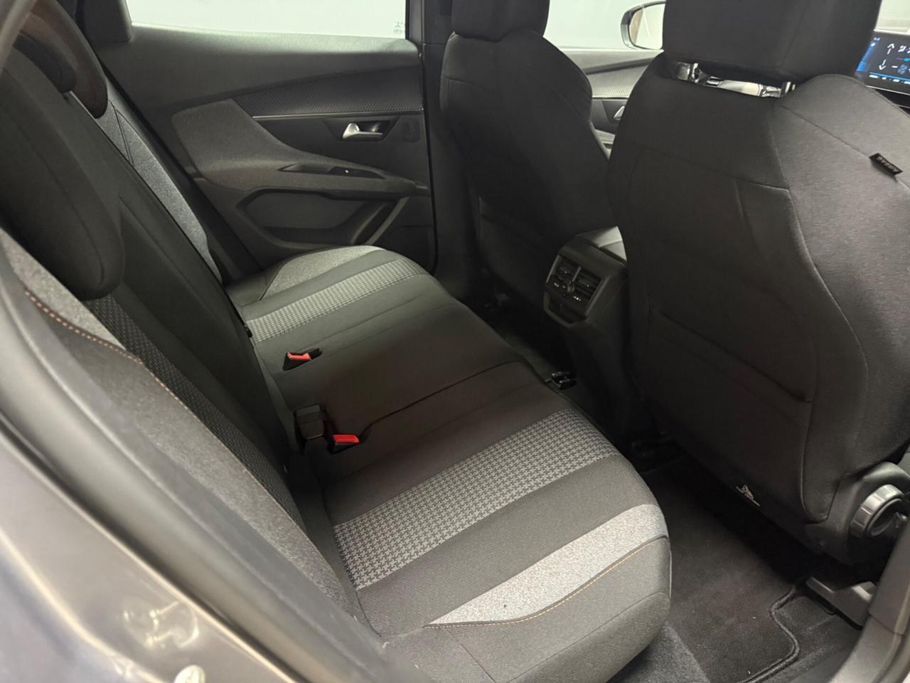 Peugeot 3008 BlueHDi 130 S&S EAT8 Active Business