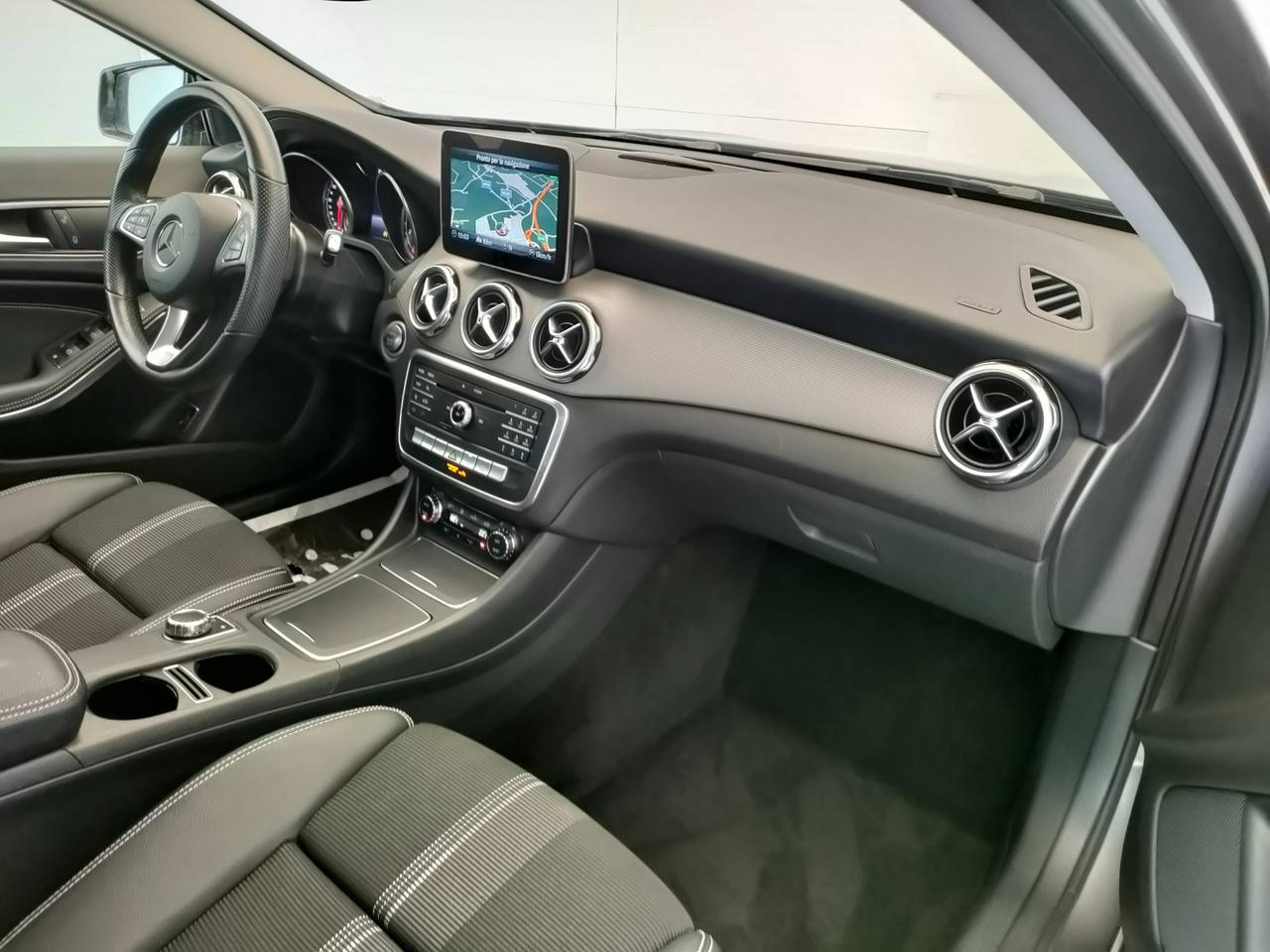 Mercedes-Benz GLA-X156 2017 - GLA 200 Sport auto