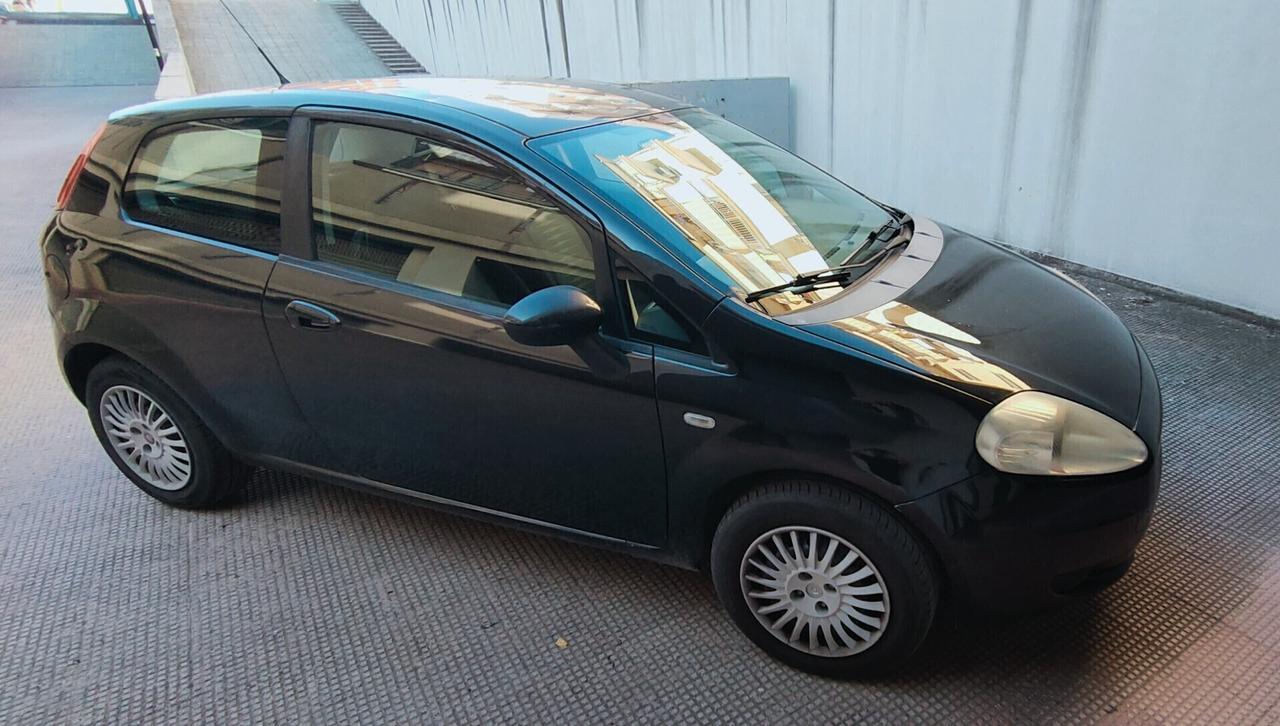 Fiat Grande Punto 1.4 GPL 3 porte .4 gomme nuove