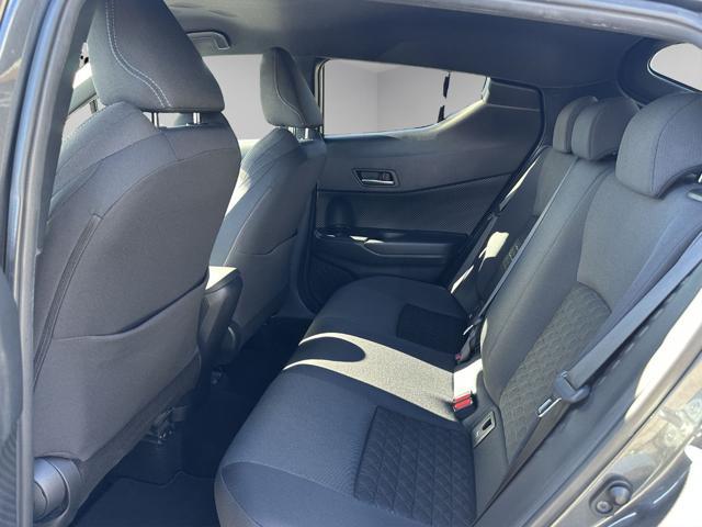 TOYOTA C-HR 1.8 Hybrid E-CVT Business