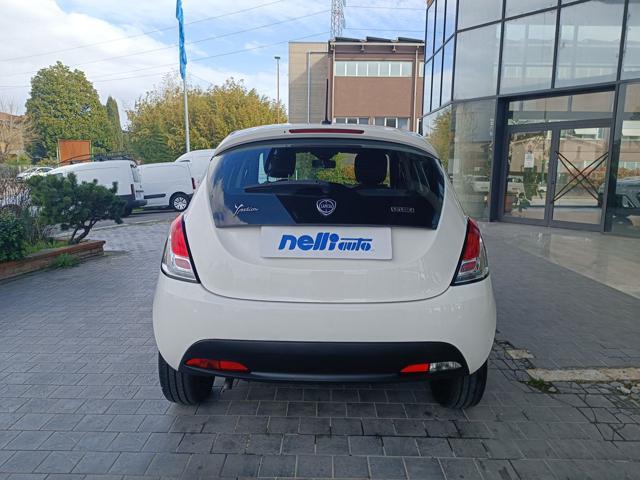 LANCIA Ypsilon 1.0 FireFly 5 porte S&S Hybrid Ecochic Silver