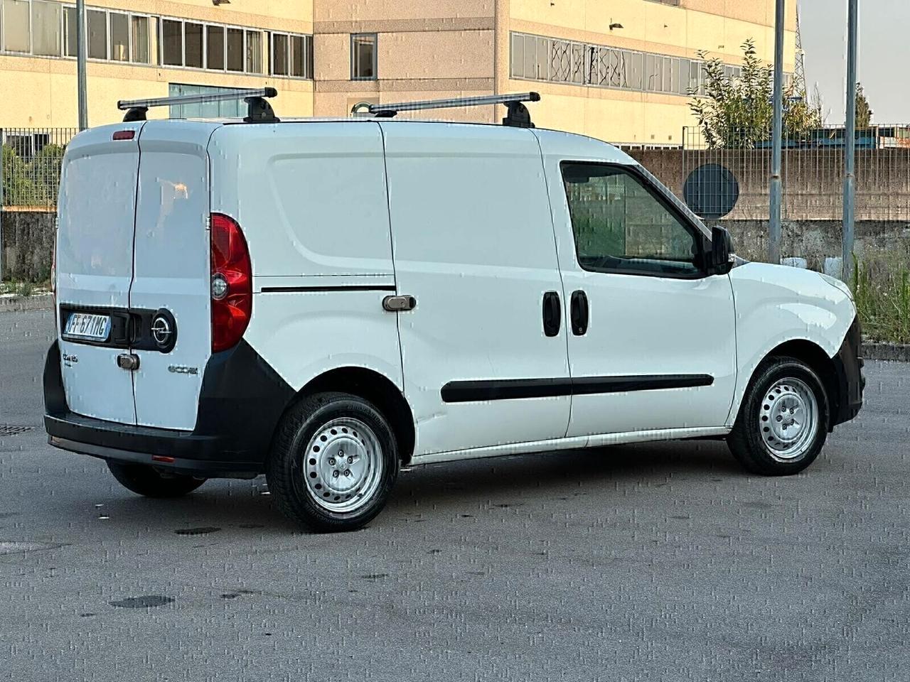 OPEL COMBO ANNO 2017 PRONTO ALL'USO! SUPER PREZZO!