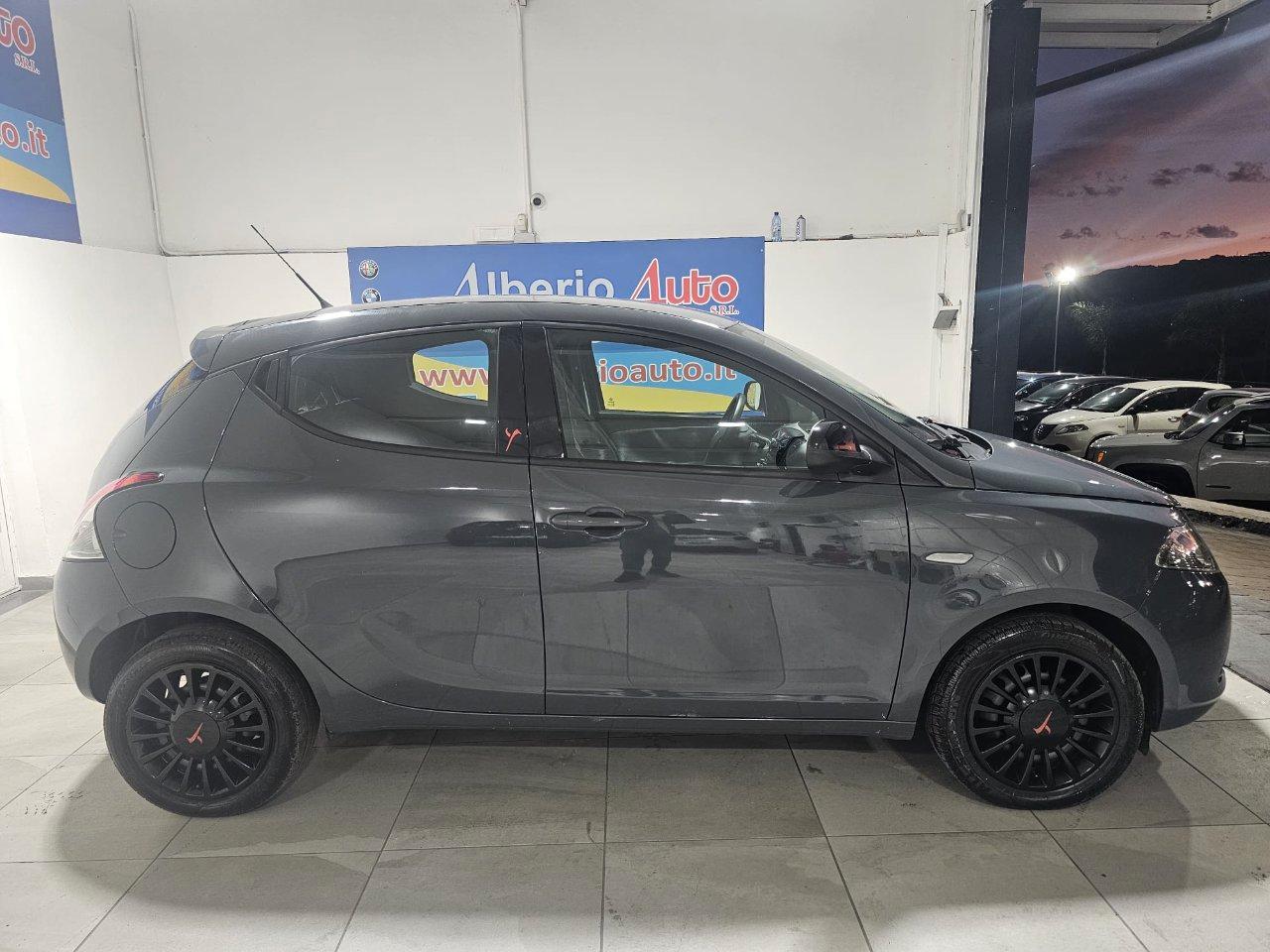 Lancia Ypsilon 5 Porte Ypsilon 1.2 8v Elefantino ecochic Gpl 69cv my14