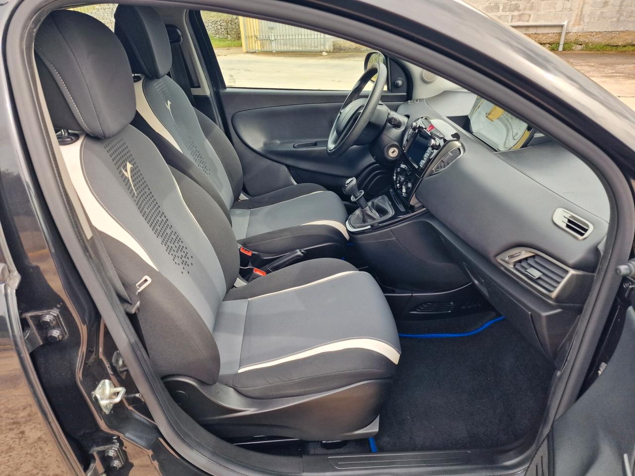 Lancia Ypsilon 1.2 69 CV 5 porte Elefantino