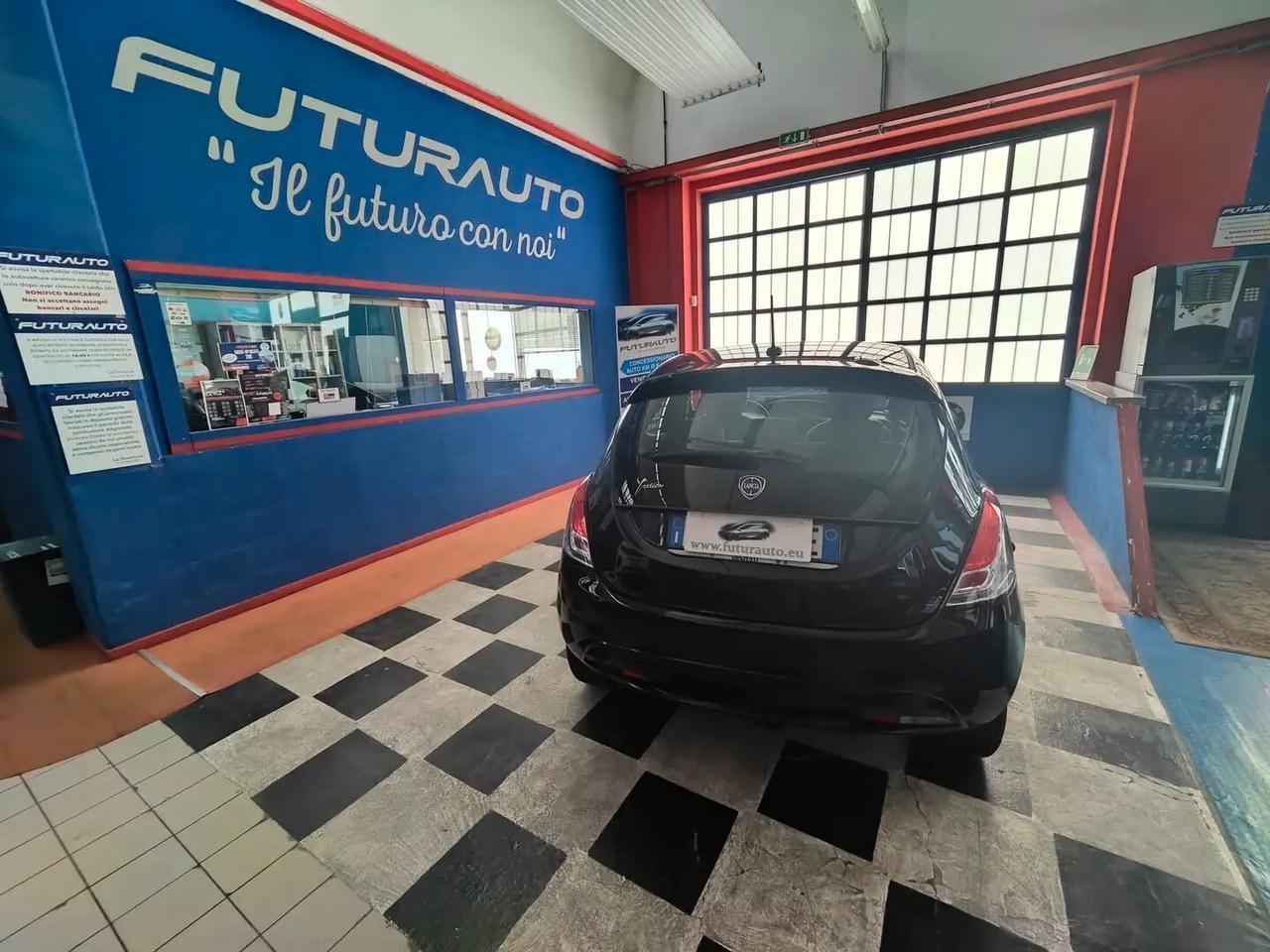 Lancia Ypsilon 5 porte NEOPATENTATO
