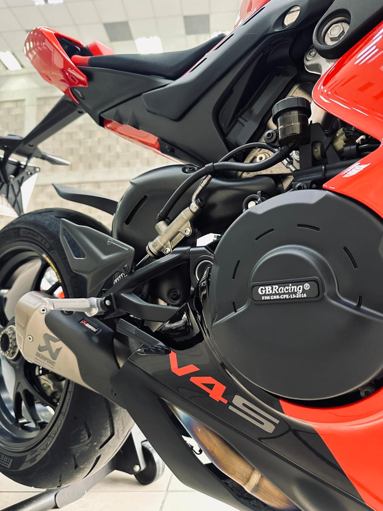 Ducati Panigale V4S - FULL AKRAPOVIC