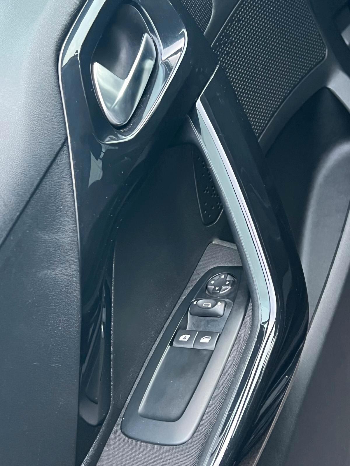 Peugeot 208 1.4 HDi 68 CV 5 porte Access NEOPATENTATI