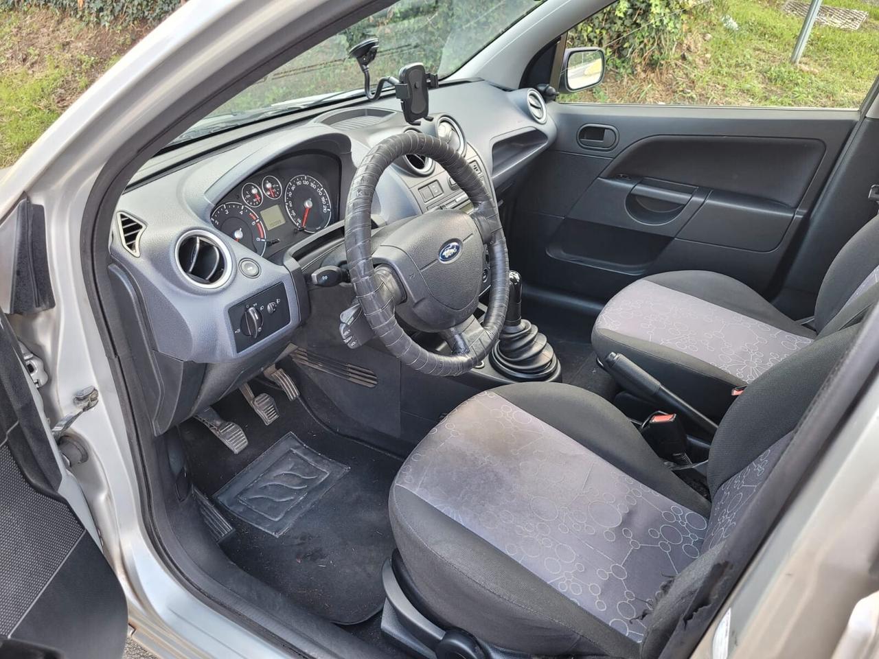 Ford Fiesta 1.4 TDCi 5p. Ghia ADATTA AI NEOPATENTATI