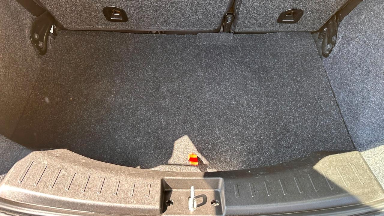 Lancia Ypsilon 1.0 FireFly 5 porte S&S Hybrid Silver 2023 LEGGI TESTO