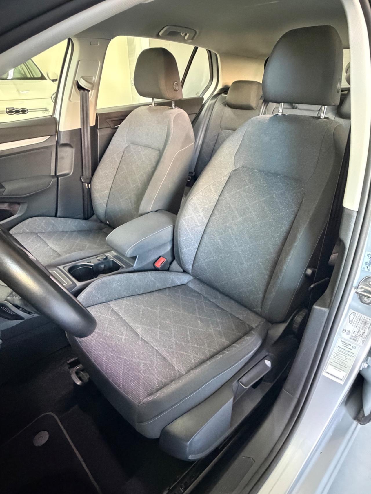 Volkswagen Golf 8 2.0 150 CV
