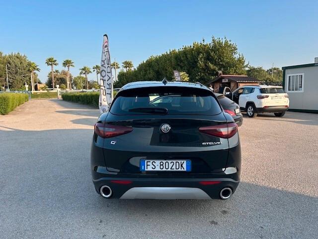 Alfa Romeo Stelvio 2.2 Turbodiesel 210 CV AT8 Q4 Executive