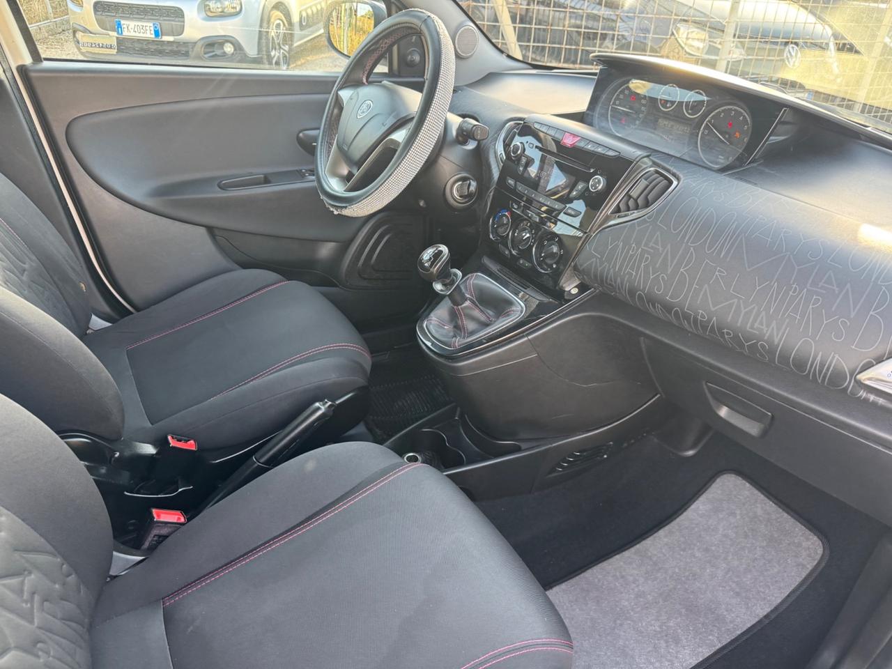 Lancia Ypsilon 1.2 69 CV 5 porte GPL Ecochic Silver