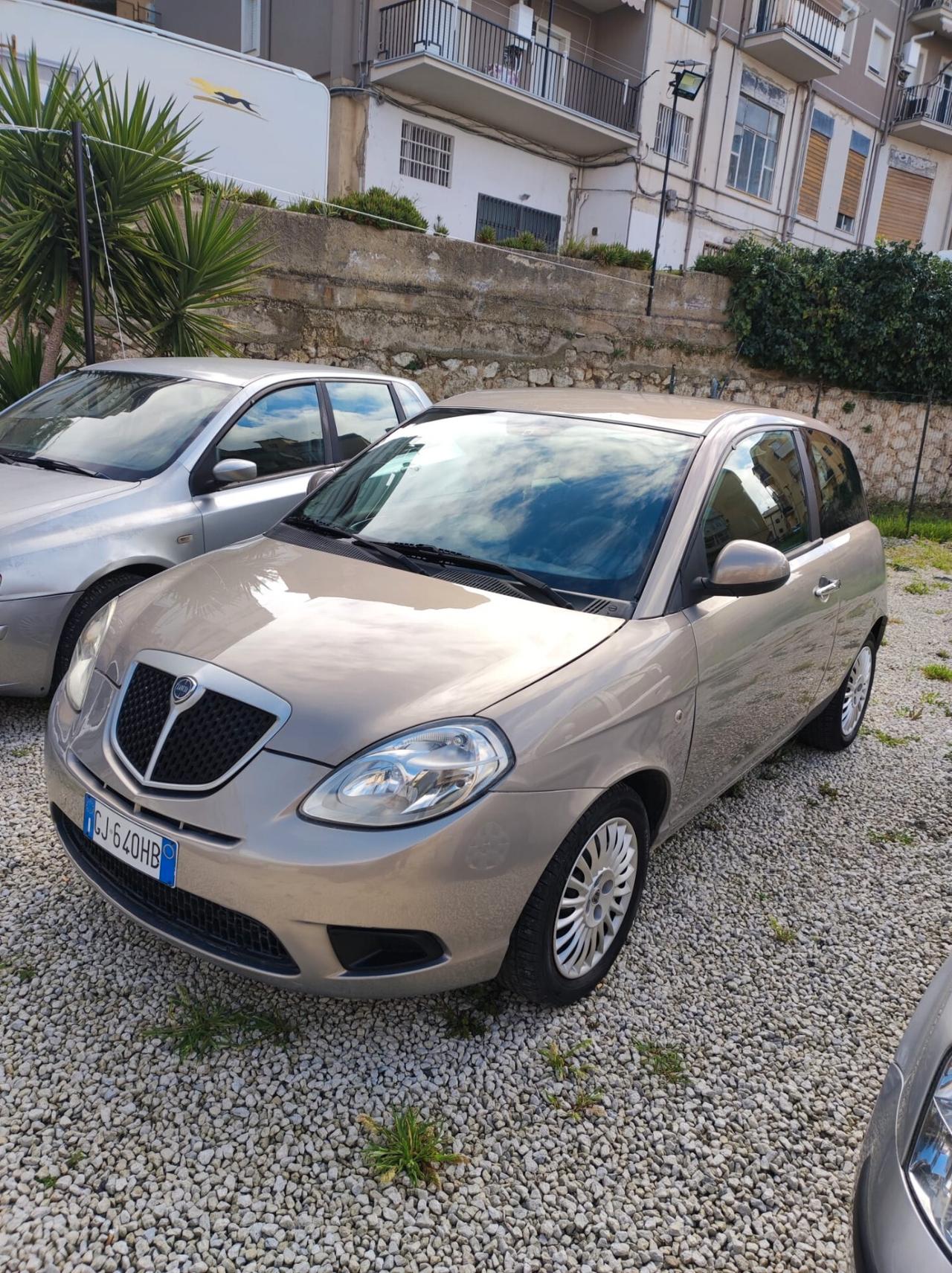 Lancia Ypsilon 1.2 Platino