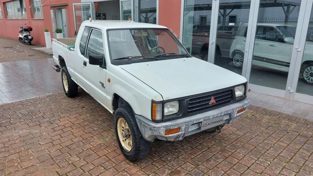 MITSUBISHI L200 2.5 TD 4WD Club Cab Pick-up