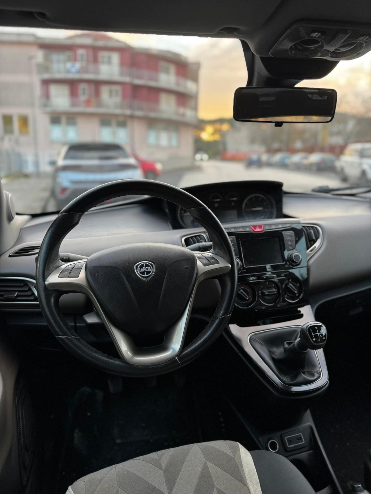 Lancia Ypsilon 1.3 MJT 16V 80 CV 5 porte S&S Platinum
