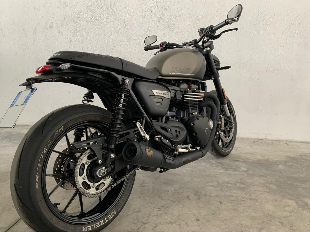 Triumph Speed Twin 1200 Matt Irostone Black Edition