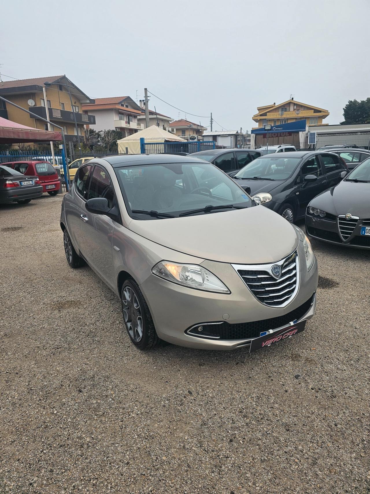 Lancia Ypsilon 0.9 TwinAir 85 CV 5 porte S&S Gold