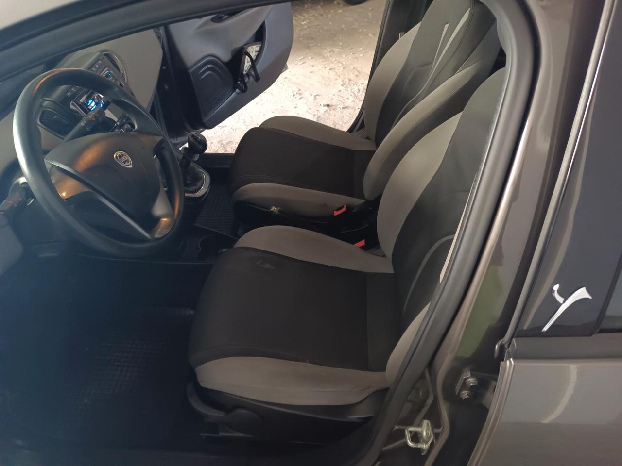 Lancia Ypsilon 1.2 69 CV Unyca